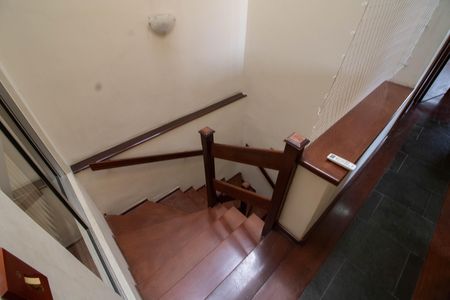 Casa para alugar com 240m², 6 quartos e 2 vagas Casa para alugar com 240m², 6 quartos e 2 vagasCORREDOR DOS QUARTOS