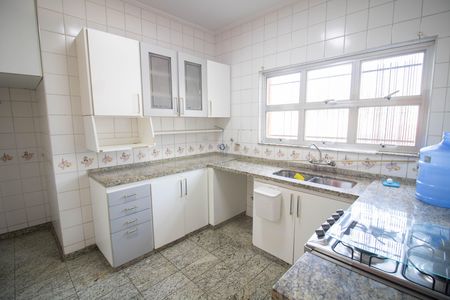 Casa para alugar com 240m², 6 quartos e 2 vagas Casa para alugar com 240m², 6 quartos e 2 vagasCOZINHA