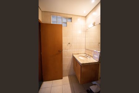 BANHEIRO SOCIAL de casa à venda com 6 quartos, 240m² em Vila Ester (zona Norte), São Paulo