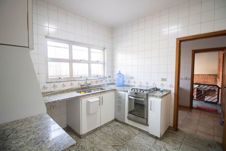 Casa para alugar com 240m², 6 quartos e 2 vagas Casa para alugar com 240m², 6 quartos e 2 vagasCOZINHA