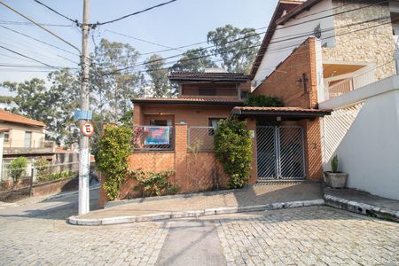 Casa para alugar com 240m², 6 quartos e 2 vagas Casa para alugar com 240m², 6 quartos e 2 vagasFACHADA