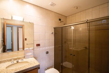 Casa para alugar com 240m², 6 quartos e 2 vagas Casa para alugar com 240m², 6 quartos e 2 vagasBANHEIRO SOCIAL