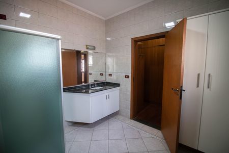 Casa para alugar com 240m², 6 quartos e 2 vagas Casa para alugar com 240m², 6 quartos e 2 vagasBANHEIRO DA SUÍTE
