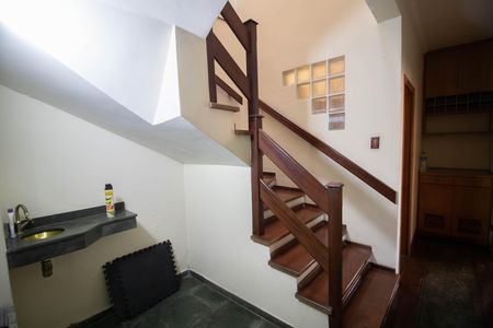 Casa para alugar com 240m², 6 quartos e 2 vagas Casa para alugar com 240m², 6 quartos e 2 vagasHALL