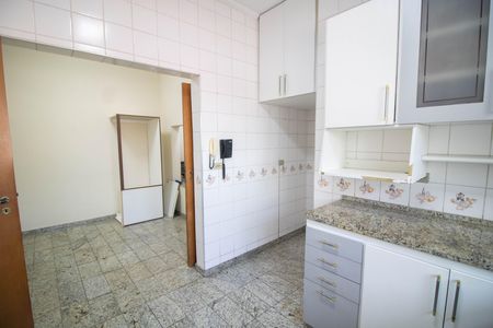 Casa para alugar com 240m², 6 quartos e 2 vagas Casa para alugar com 240m², 6 quartos e 2 vagasCOZINHA