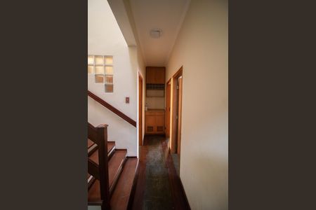 Casa para alugar com 240m², 6 quartos e 2 vagas Casa para alugar com 240m², 6 quartos e 2 vagasCORREDOR DOS QUARTOS