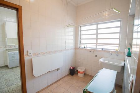 Casa para alugar com 240m², 6 quartos e 2 vagas Casa para alugar com 240m², 6 quartos e 2 vagasÁREA DE SERVIÇO