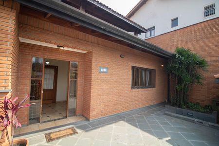 Casa para alugar com 240m², 6 quartos e 2 vagas Casa para alugar com 240m², 6 quartos e 2 vagasVARANDA