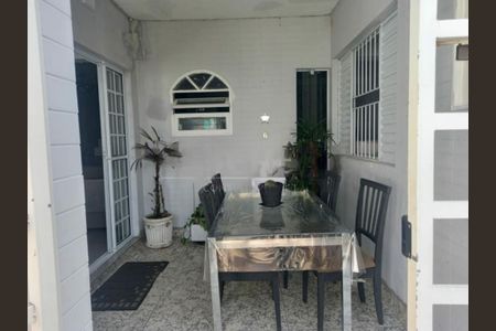 Casa à venda com 84m², 4 quartos e 6 vagas