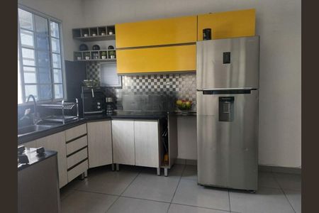 Casa à venda com 84m², 4 quartos e 6 vagas