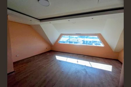 Casa à venda com 180m², 4 quartos e 2 vagas