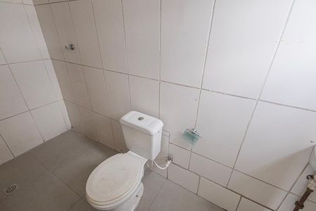 banheiro de kitnet/studio para alugar com 1 quarto, 30m² em São João Batista, Belo Horizonte