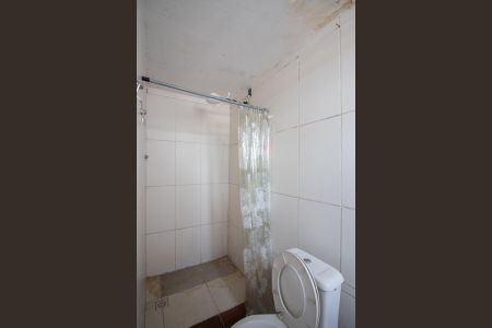 Banheiro de kitnet/studio para alugar com 1 quarto, 30m² em São João Batista, Belo Horizonte