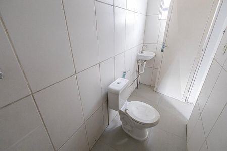 banheiro de kitnet/studio para alugar com 1 quarto, 30m² em São João Batista, Belo Horizonte