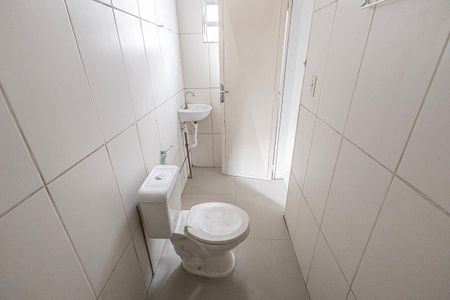 Banheiro de kitnet/studio para alugar com 1 quarto, 30m² em São João Batista, Belo Horizonte