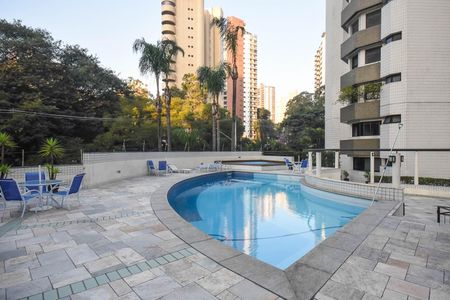 Apartamento à venda com 229m², 4 quartos e 4 vagas Apartamento à venda com 229m², 4 quartos e 4 vagasPiscina