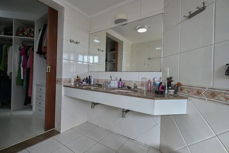 Apartamento à venda com 229m², 4 quartos e 4 vagasBanheiro da Suíte  3
