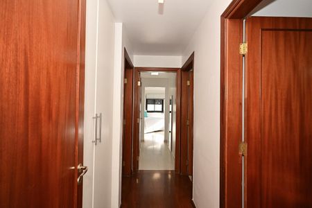 Apartamento à venda com 229m², 4 quartos e 4 vagasCorredor