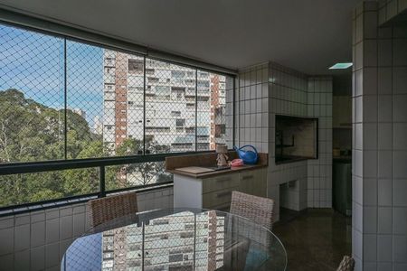 Apartamento à venda com 229m², 4 quartos e 4 vagasVaranda