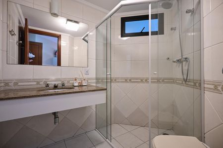 Apartamento à venda com 229m², 4 quartos e 4 vagasBanheiro Suíte 2