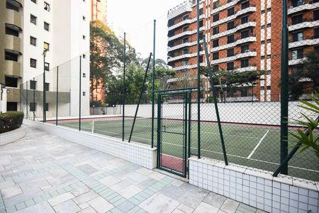 Apartamento à venda com 229m², 4 quartos e 4 vagas Apartamento à venda com 229m², 4 quartos e 4 vagasQuadra de Tênis