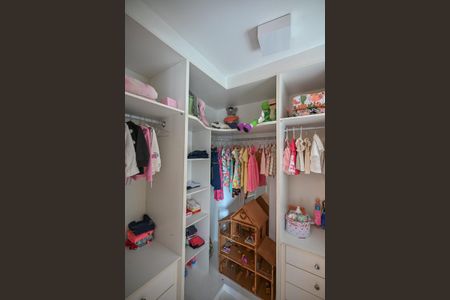 Apartamento à venda com 229m², 4 quartos e 4 vagasArmário da Suíte  2