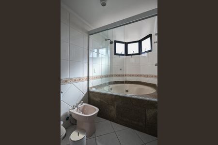 Apartamento à venda com 229m², 4 quartos e 4 vagasBanheiro da Suíte  3