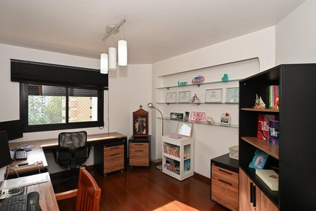 Apartamento à venda com 229m², 4 quartos e 4 vagasQuarto