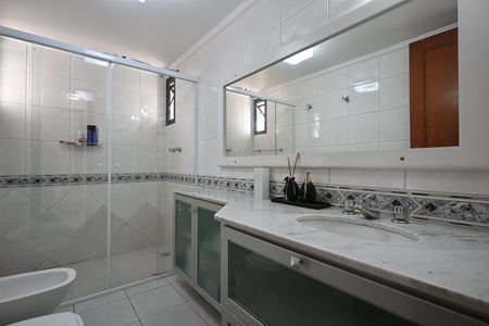 Apartamento à venda com 229m², 4 quartos e 4 vagasBanheiro Suíte 1