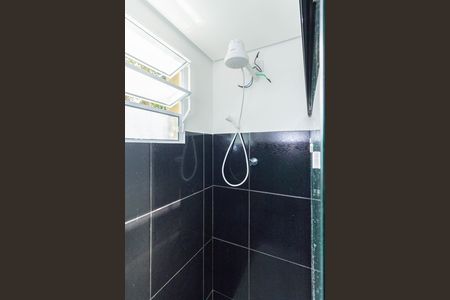 Banheiro de casa para alugar com 1 quarto, 45m² em Vila America, São Paulo
