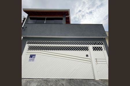 Casa à venda com 231m², 4 quartos e 3 vagas Casa à venda com 231m², 4 quartos e 3 vagasFachada