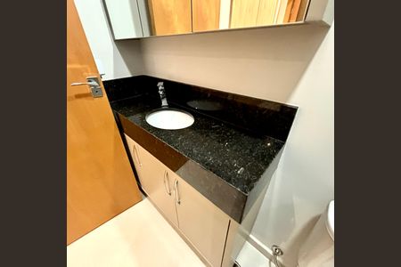 Casa à venda com 231m², 4 quartos e 3 vagas Casa à venda com 231m², 4 quartos e 3 vagasBanheiro 2
