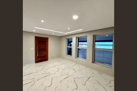 Casa à venda com 231m², 4 quartos e 3 vagas Casa à venda com 231m², 4 quartos e 3 vagasSala