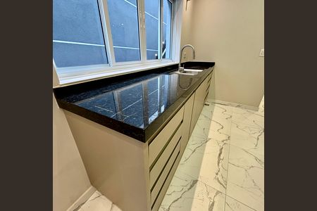 Casa à venda com 231m², 4 quartos e 3 vagas Casa à venda com 231m², 4 quartos e 3 vagasCozinha