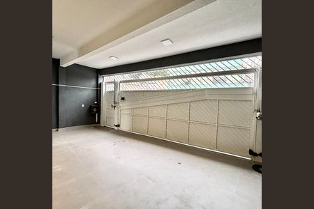 Casa à venda com 231m², 4 quartos e 3 vagas Casa à venda com 231m², 4 quartos e 3 vagasGaragem