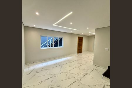 Casa à venda com 231m², 4 quartos e 3 vagas Casa à venda com 231m², 4 quartos e 3 vagasSala de Jantar