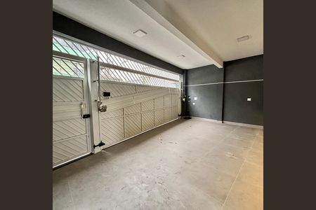 Casa à venda com 231m², 4 quartos e 3 vagas Casa à venda com 231m², 4 quartos e 3 vagasGaragem