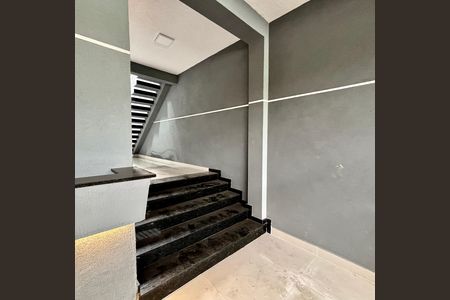 Casa à venda com 231m², 4 quartos e 3 vagas Casa à venda com 231m², 4 quartos e 3 vagasEscada