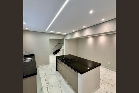 Casa à venda com 231m², 4 quartos e 3 vagas Casa à venda com 231m², 4 quartos e 3 vagasCozinha
