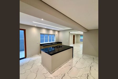 Casa à venda com 231m², 4 quartos e 3 vagas Casa à venda com 231m², 4 quartos e 3 vagasCozinha