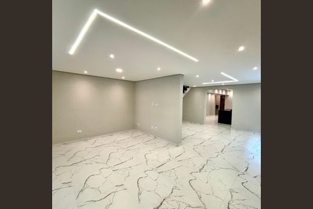 Sala de casa à venda com 4 quartos, 231m² em Vila Euthalia, São Paulo