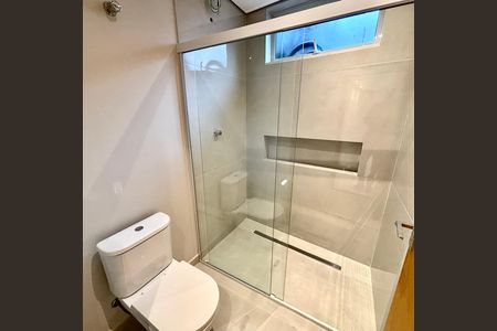 Casa à venda com 231m², 4 quartos e 3 vagas Casa à venda com 231m², 4 quartos e 3 vagasBanheiro 1