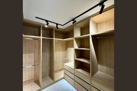 Casa à venda com 231m², 4 quartos e 3 vagas Casa à venda com 231m², 4 quartos e 3 vagasCloset da suíte
