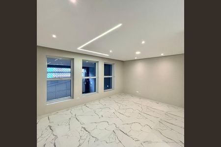 Casa à venda com 231m², 4 quartos e 3 vagas Casa à venda com 231m², 4 quartos e 3 vagasSala