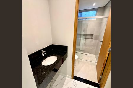 Casa à venda com 231m², 4 quartos e 3 vagas Casa à venda com 231m², 4 quartos e 3 vagasBanheiro 1