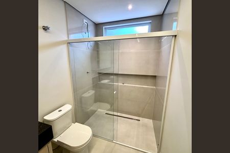 Casa à venda com 231m², 4 quartos e 3 vagas Casa à venda com 231m², 4 quartos e 3 vagasBanheiro da Suíte 1