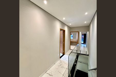 Casa à venda com 231m², 4 quartos e 3 vagas Casa à venda com 231m², 4 quartos e 3 vagasCorredor