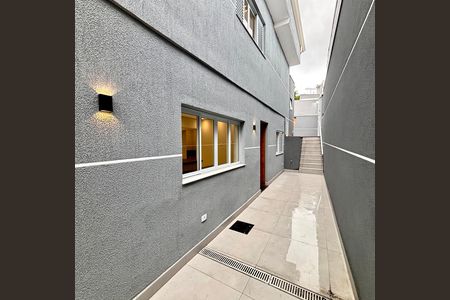 Casa à venda com 231m², 4 quartos e 3 vagas Casa à venda com 231m², 4 quartos e 3 vagasCorredor