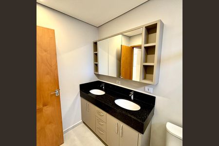 Casa à venda com 231m², 4 quartos e 3 vagas Casa à venda com 231m², 4 quartos e 3 vagasBanheiro da Suíte 1