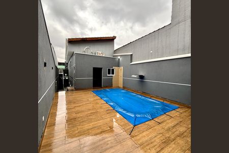 Casa à venda com 231m², 4 quartos e 3 vagas Casa à venda com 231m², 4 quartos e 3 vagasPiscina